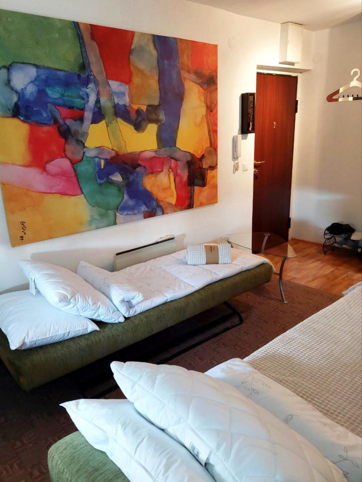 Old Town Retreat Apartment ซาราเยโว ภายนอก รูปภาพ